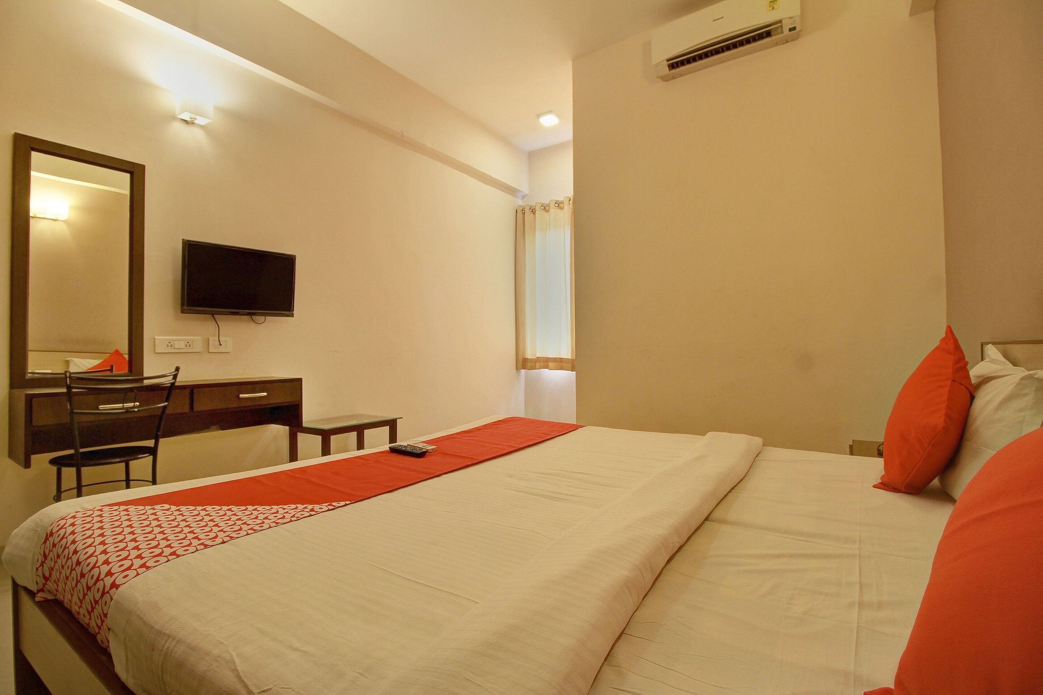 OYO Flagship 4594 Apartment Krish Inn Classic 11