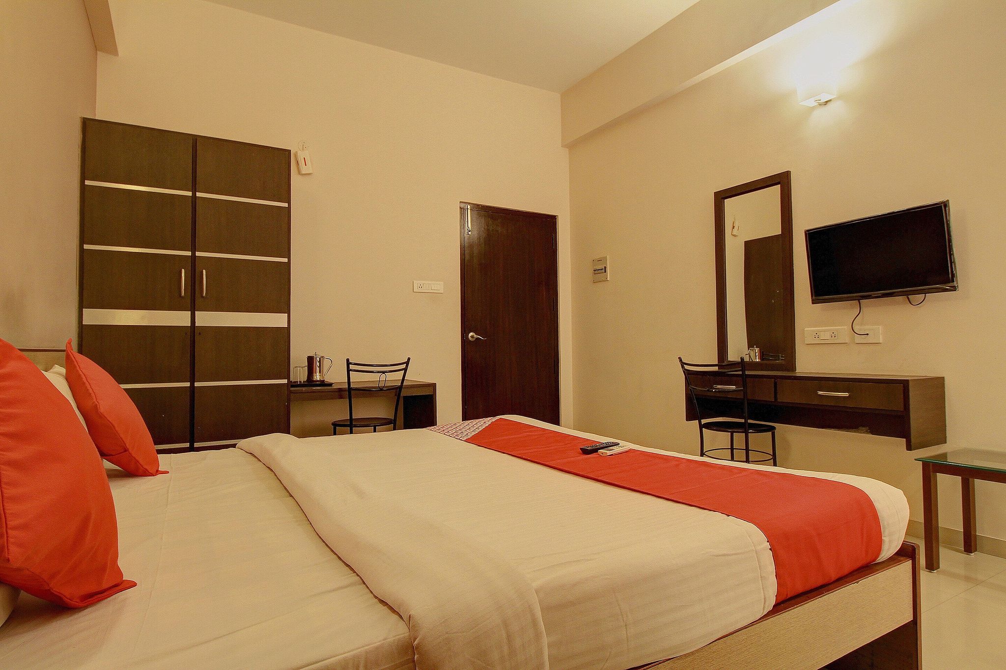 OYO Flagship 4594 Apartment Krish Inn Classic 2
