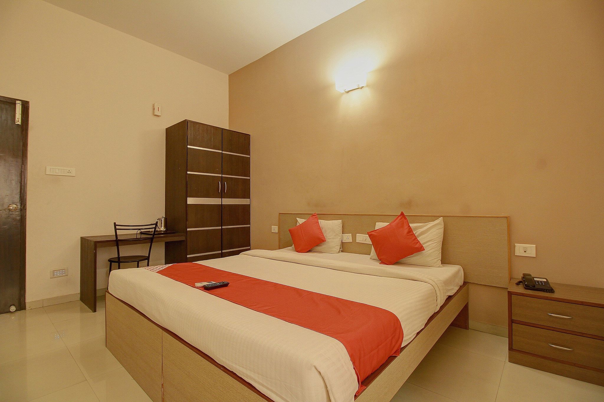 OYO Flagship 4594 Apartment Krish Inn Classic 16