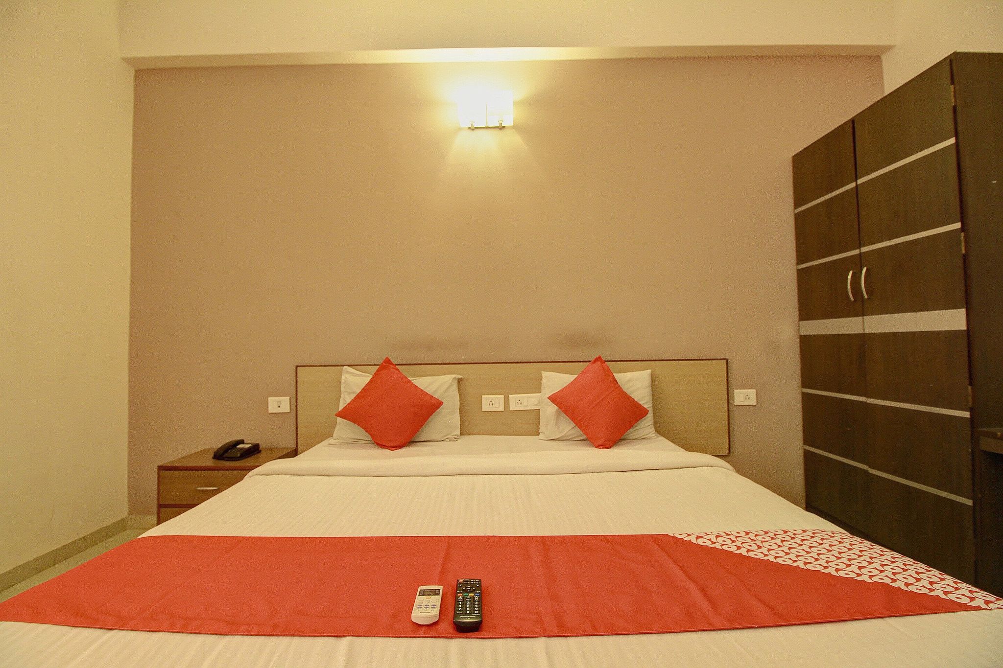 OYO Flagship 4594 Apartment Krish Inn Classic 14