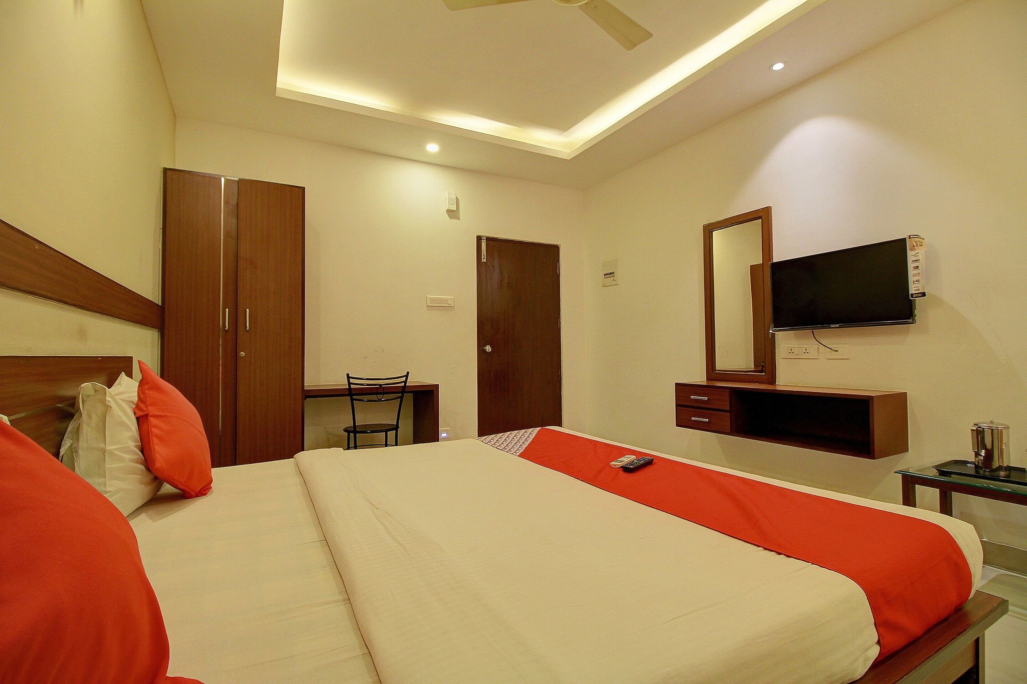 OYO Flagship 4594 Apartment Krish Inn Classic 7