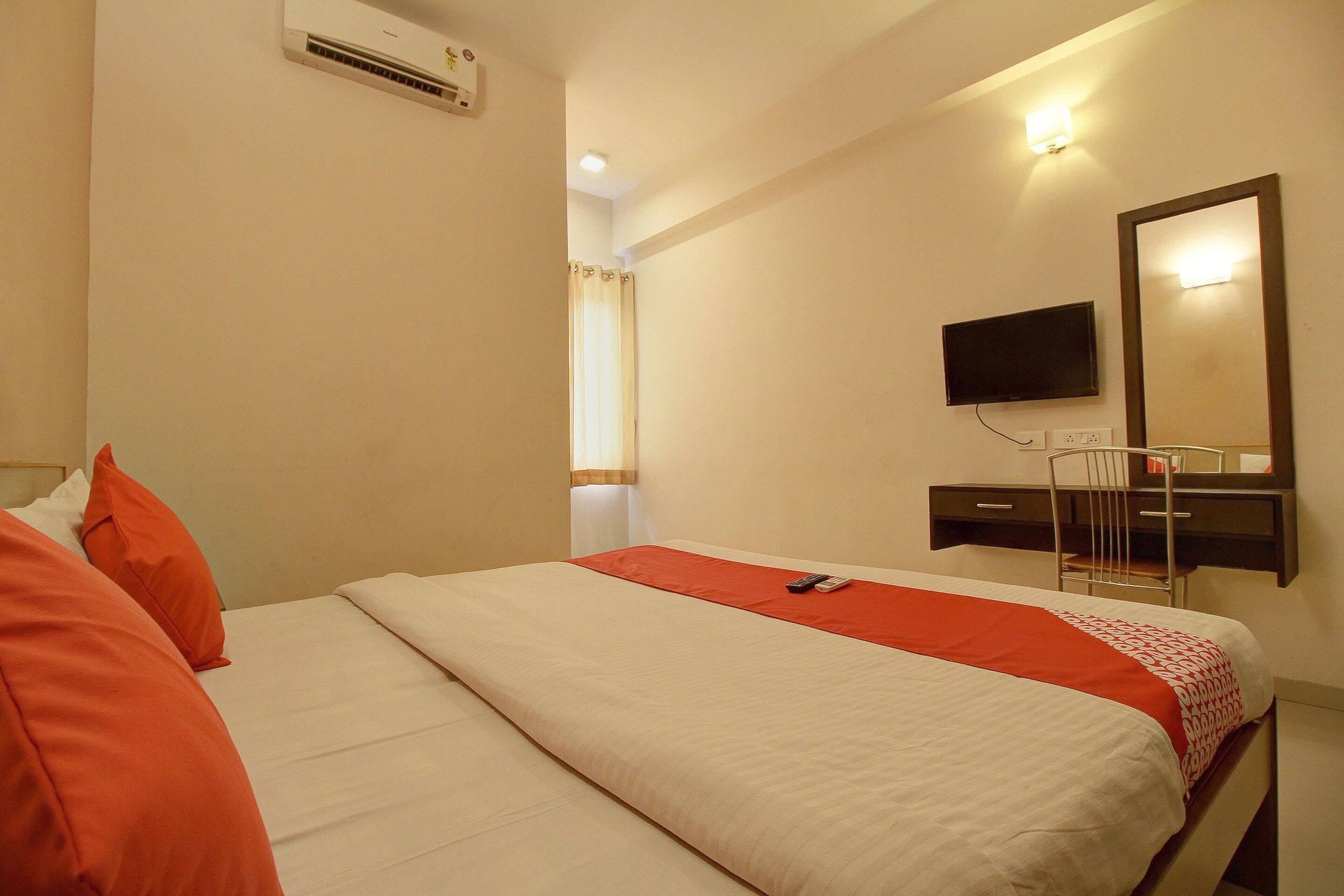 OYO Flagship 4594 Apartment Krish Inn Classic 11