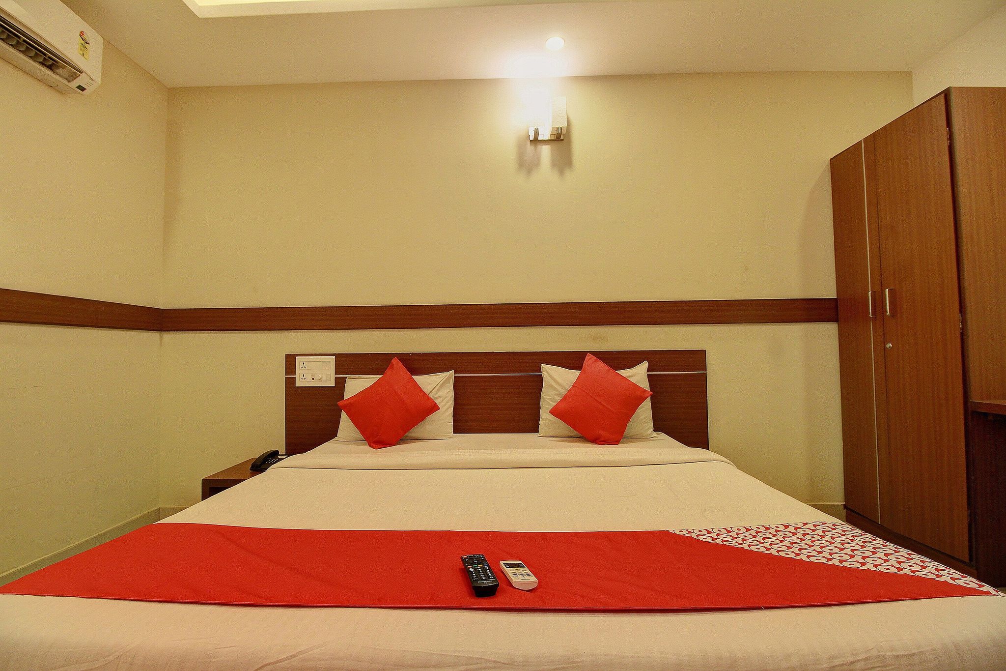 OYO Flagship 4594 Apartment Krish Inn Classic 8