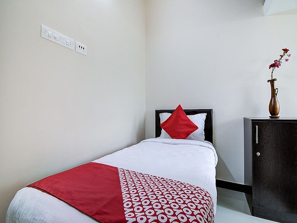 undefined OYO 24147 Royal Stay