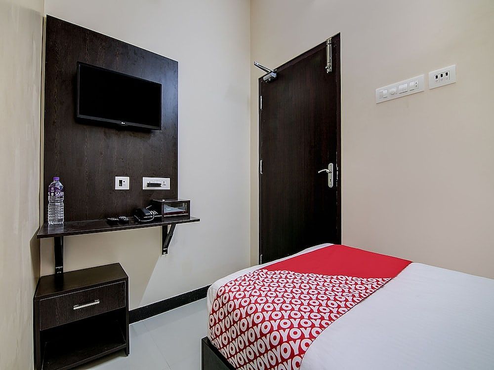 undefined OYO 24147 Royal Stay 8