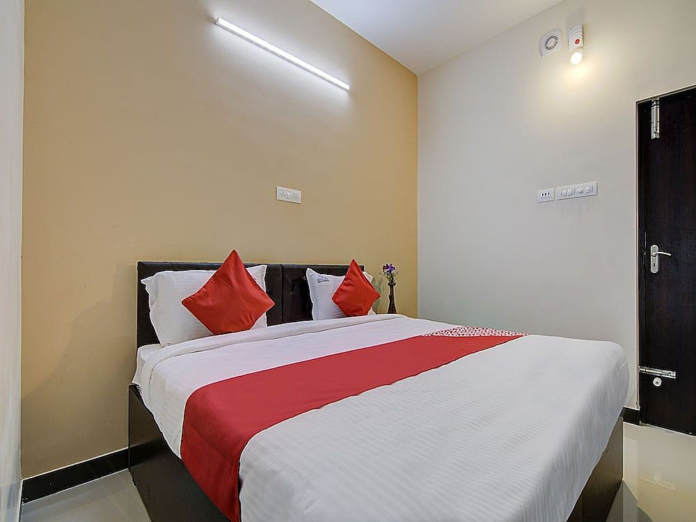 undefined OYO 24147 Royal Stay 2