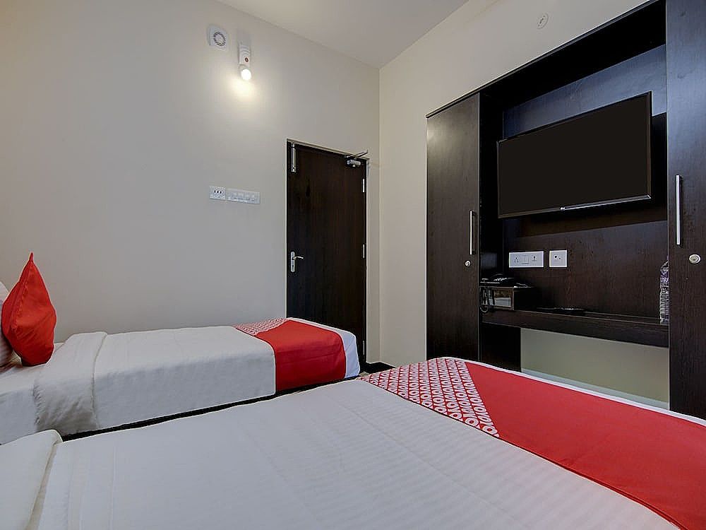 OYO 24147 Royal Stay Standard Room 2