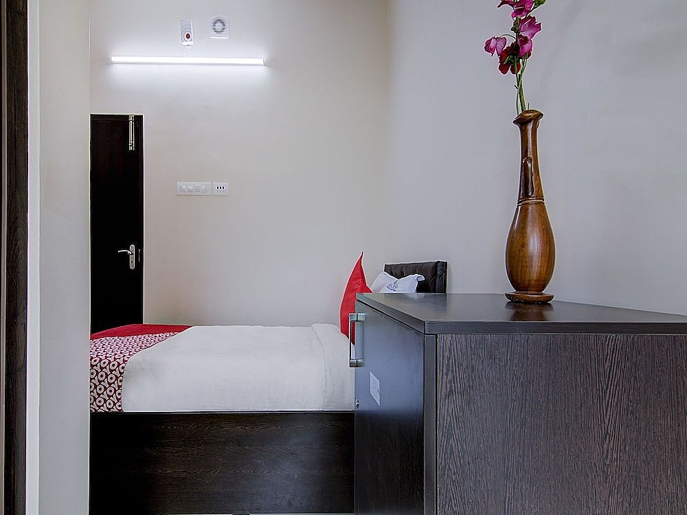 undefined OYO 24147 Royal Stay 9