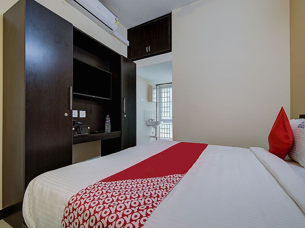 OYO 24147 Royal Stay Standard Room 7