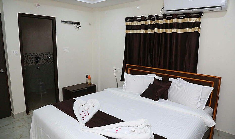 Homey Suites - Vizag Beach Family Room 4