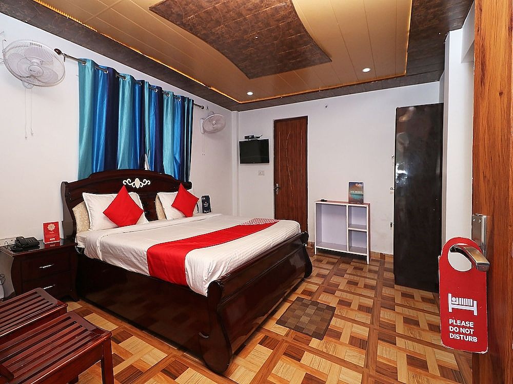 OYO 28838 Brv Resorts Deluxe Double or Twin Room, 1 King Bed 2