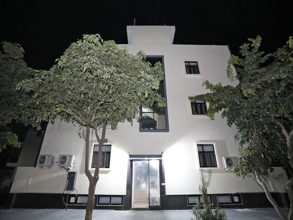 OYO 10581 Platinum Residency