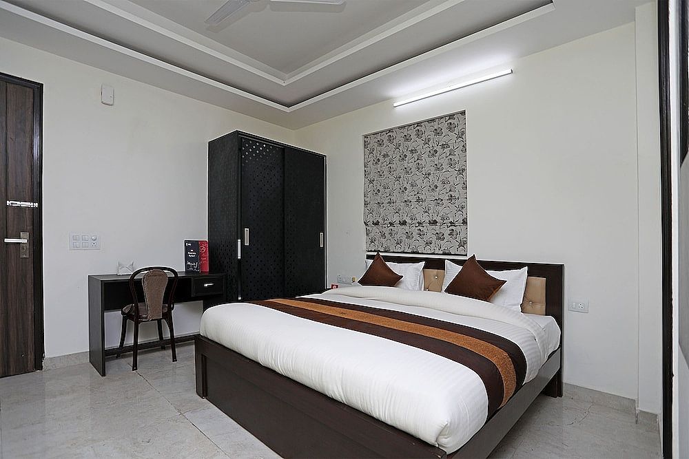 OYO 10581 Platinum Residency Double or Twin Room 2