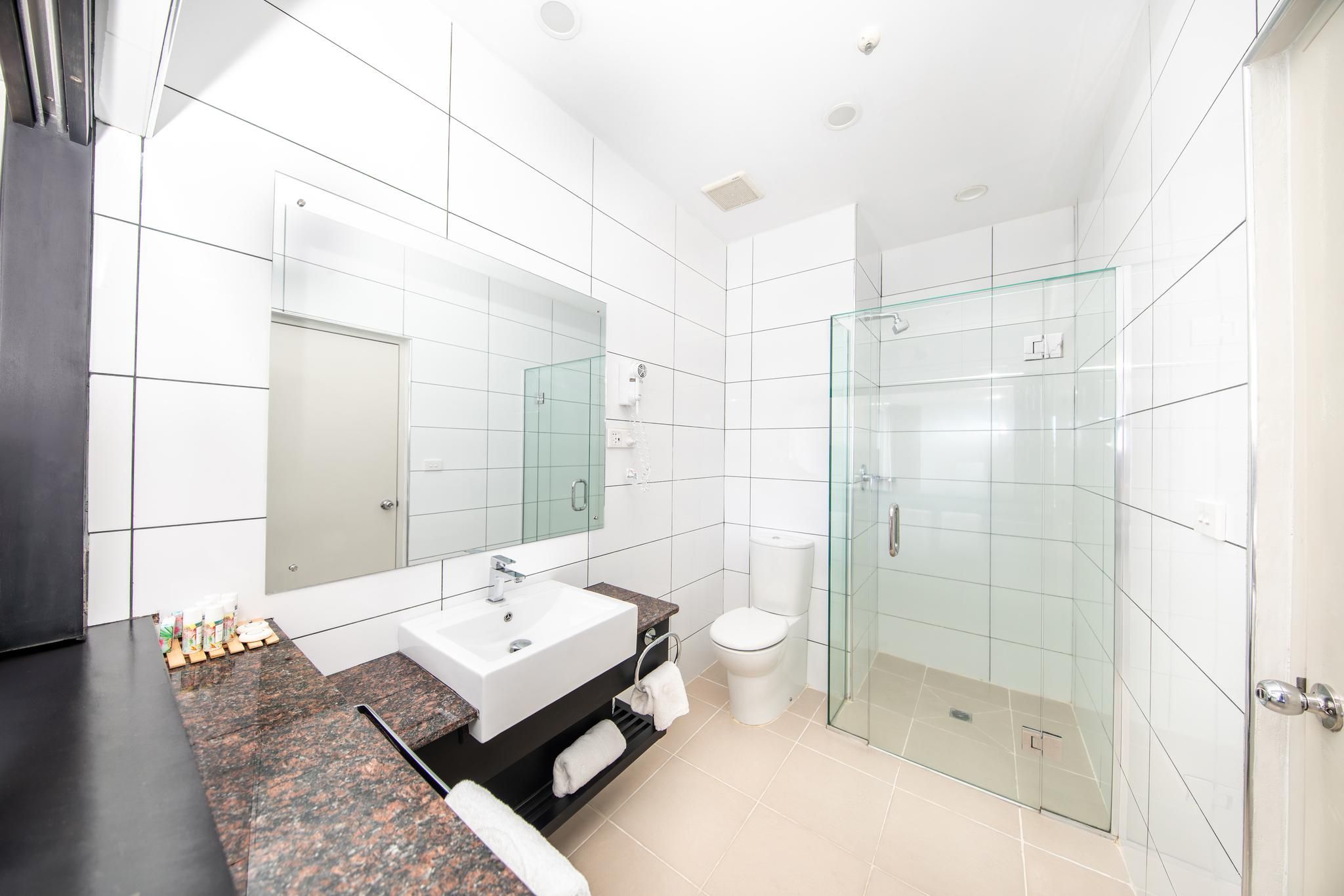 Tanoa Waterfront Hotel Suite 3