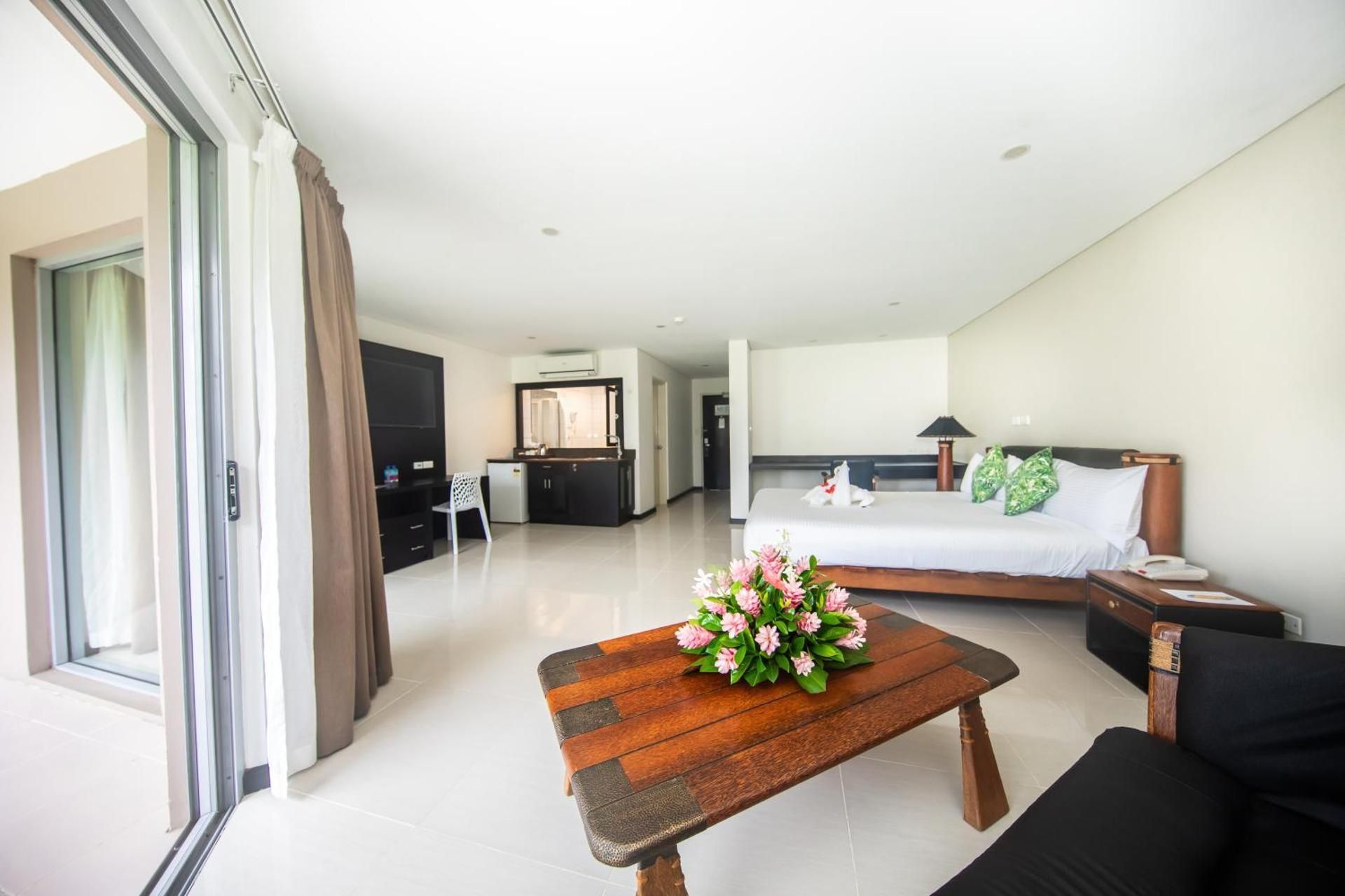 Tanoa Waterfront Hotel Suite 2