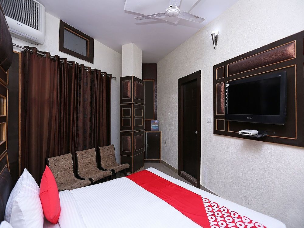 undefined OYO 14975 City Guest House 6