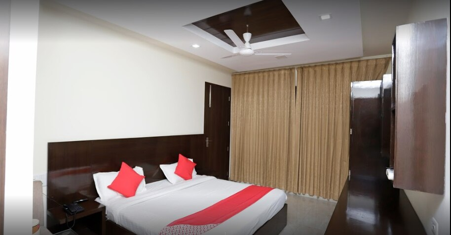 Hotel Ray Ban Deluxe Room