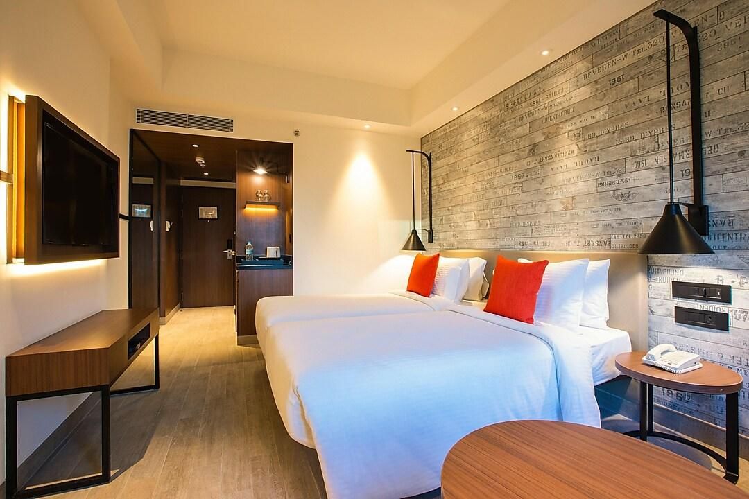 Business Room, 1 King Bed, Accessible, Non Smoking