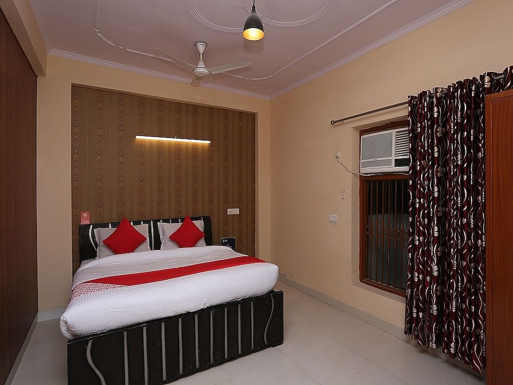 undefined OYO 28264 Chirag House 7