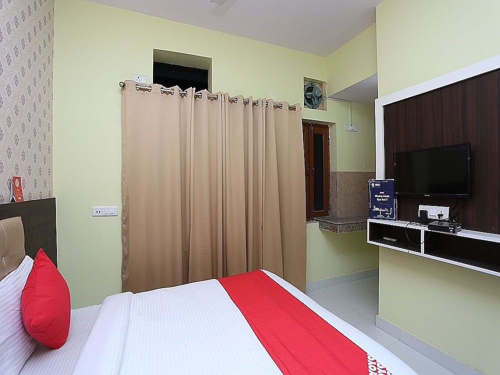 OYO 28264 Chirag House Double or Twin Room 19