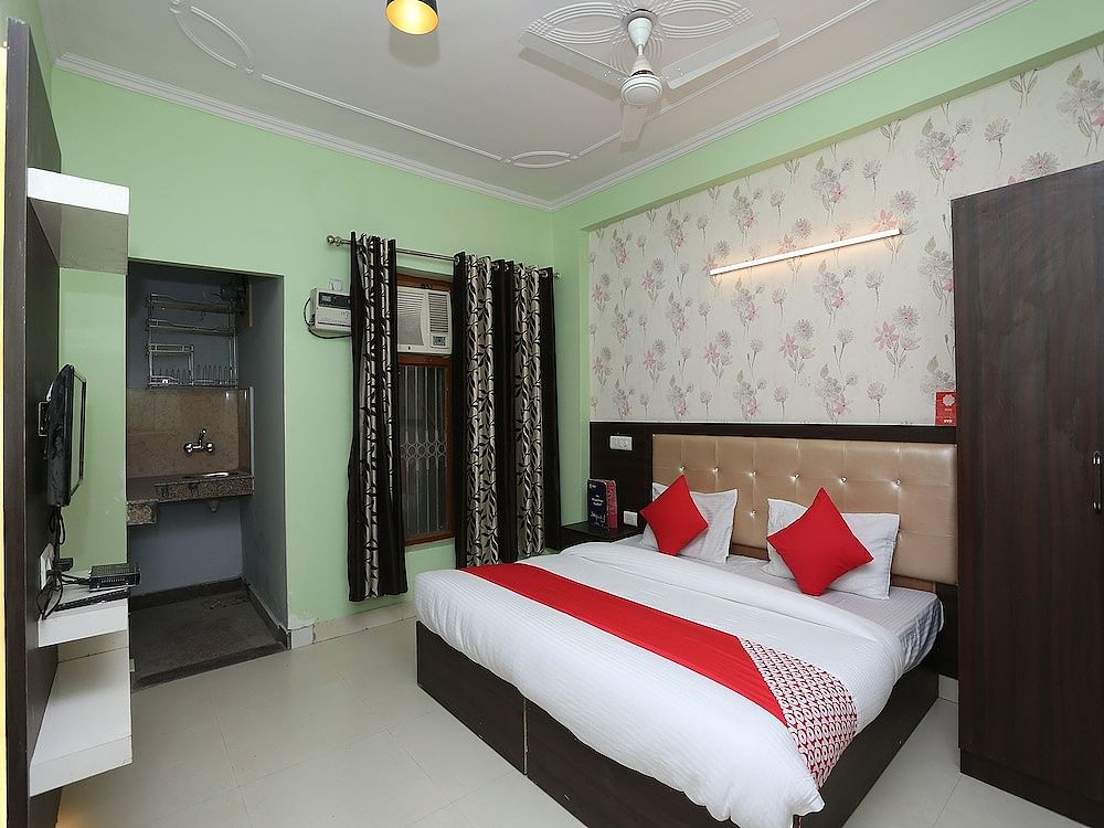 OYO 28264 Chirag House Double or Twin Room 12