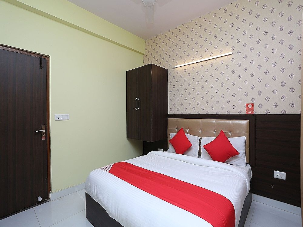 OYO 28264 Chirag House Double or Twin Room 16