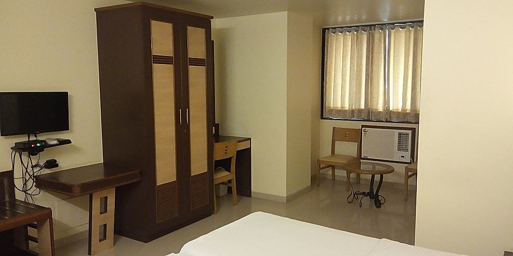 Hotel Vrindavan Pune Deluxe Twin Bed Room 3