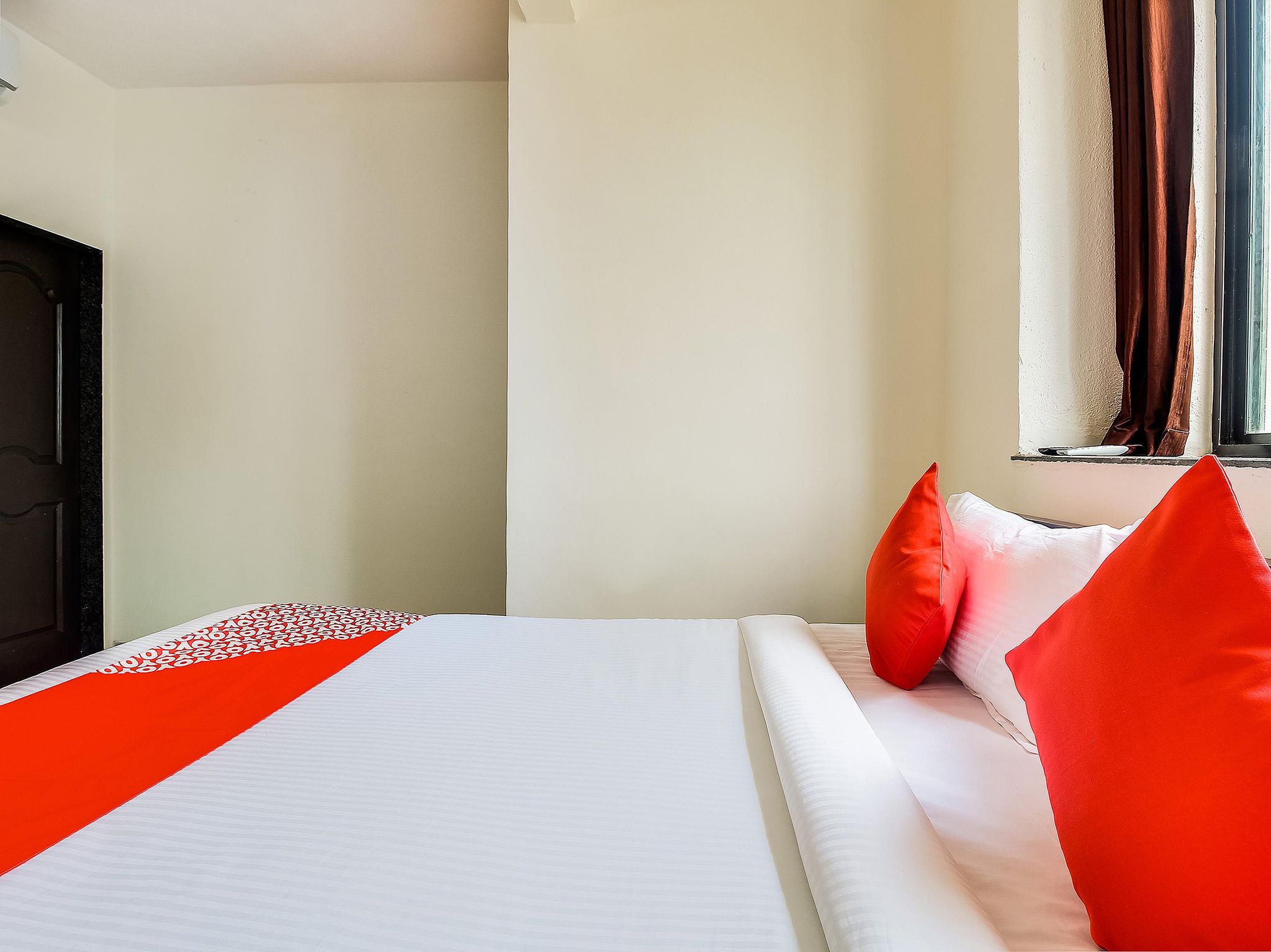 Hotel O Galaxy Near INOX Classic Room 5