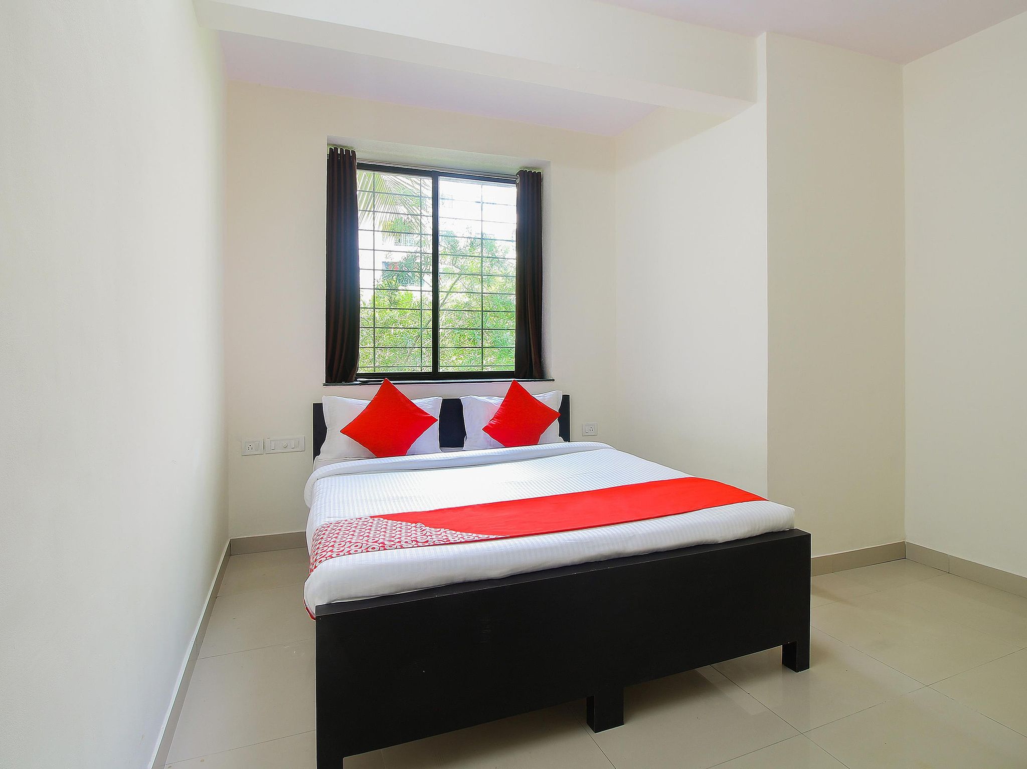 Hotel O Galaxy Near INOX Classic Room 4