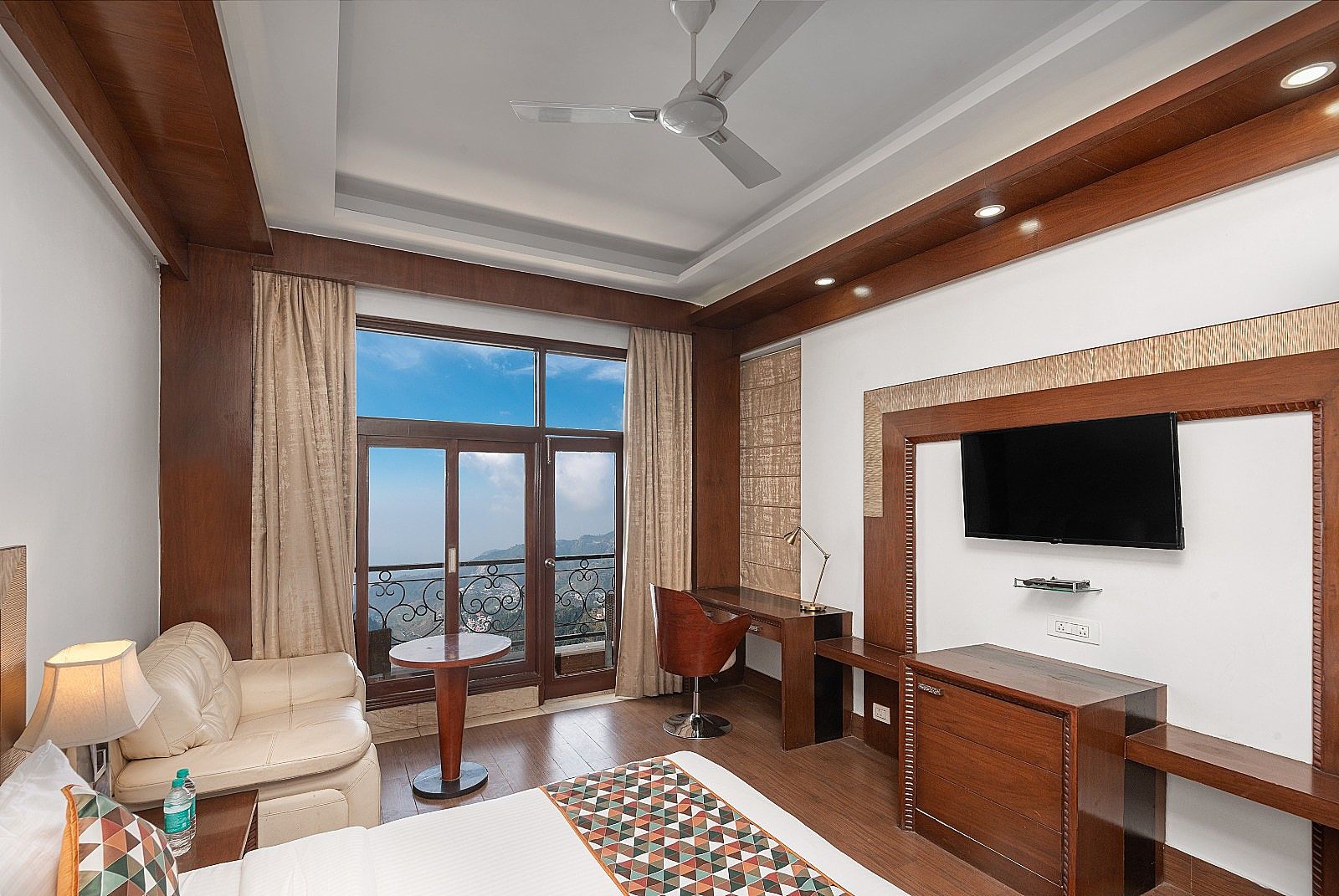 The Solitaire Resort by Lawrence Hotels Premium Room (Valley View) 8
