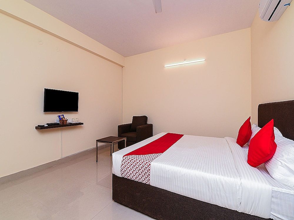 undefined OYO 22782 Akshara Suites 7