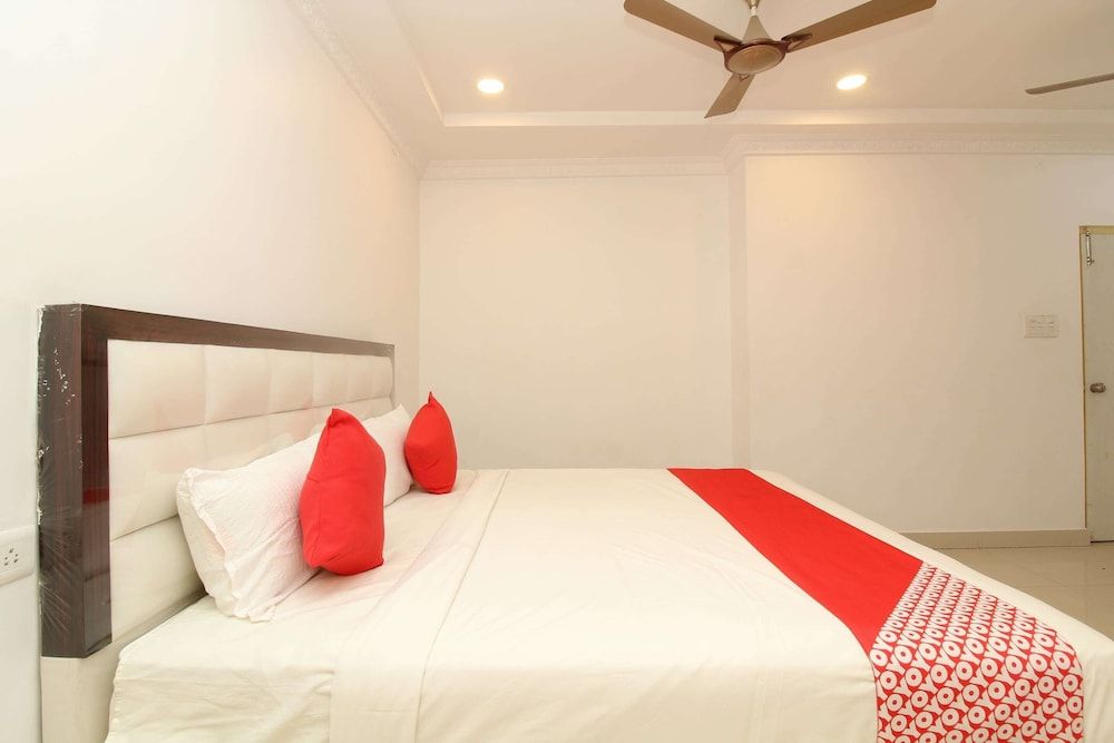 OYO 37499 Saba Service Apartments Deluxe Double Room 2