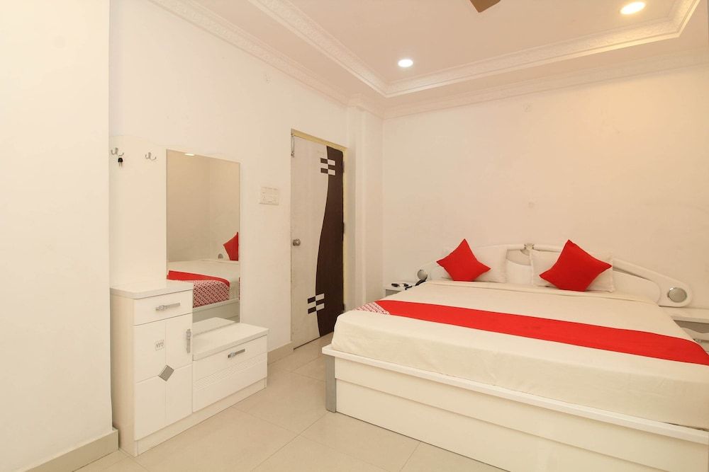 OYO 37499 Saba Service Apartments Deluxe Double Room 5