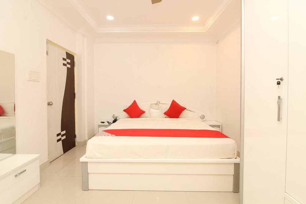 OYO 37499 Saba Service Apartments Deluxe Double Room