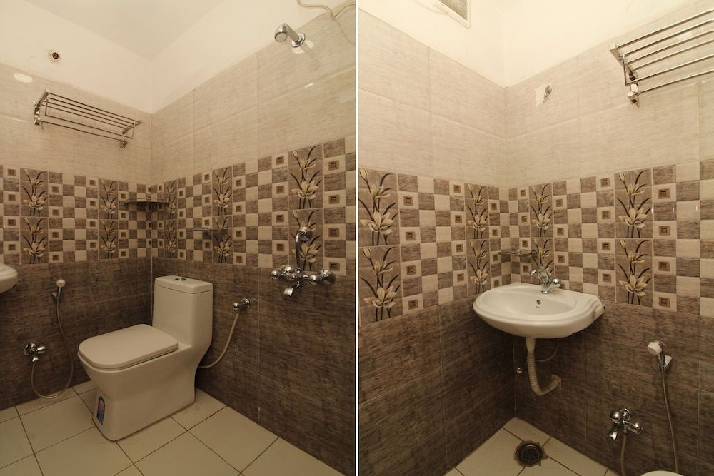 OYO 37499 Saba Service Apartments Deluxe Double Room 11