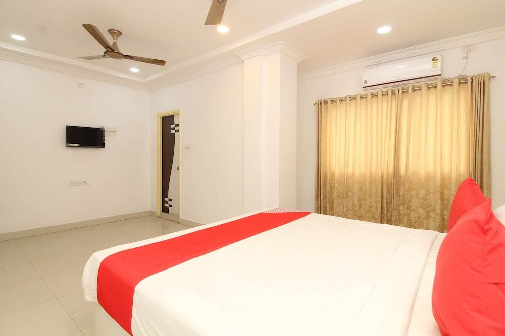 OYO 37499 Saba Service Apartments Deluxe Double Room 4