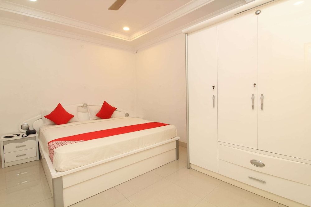 OYO 37499 Saba Service Apartments Deluxe Double Room 3