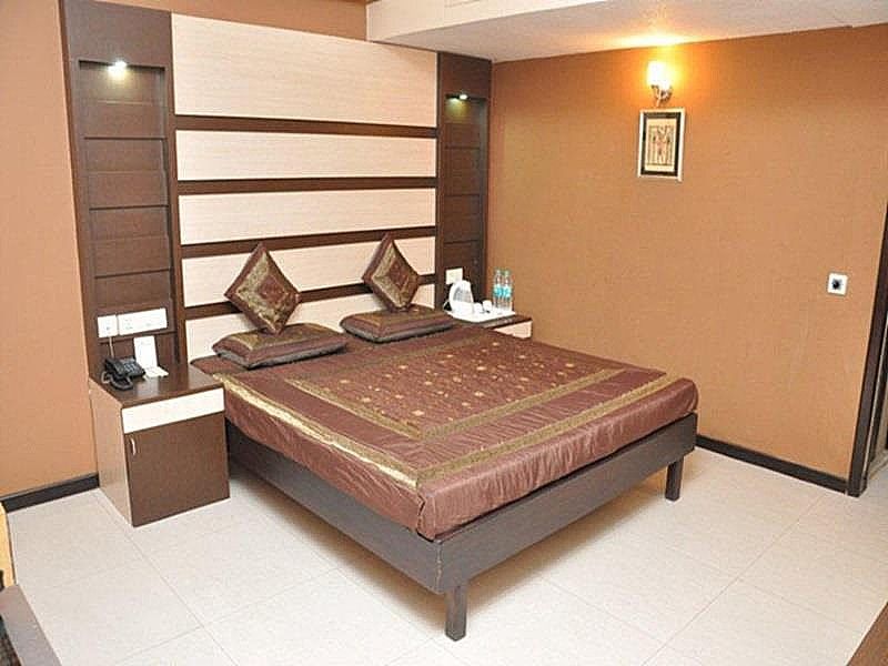 Hotel Maya International Deluxe Room 8