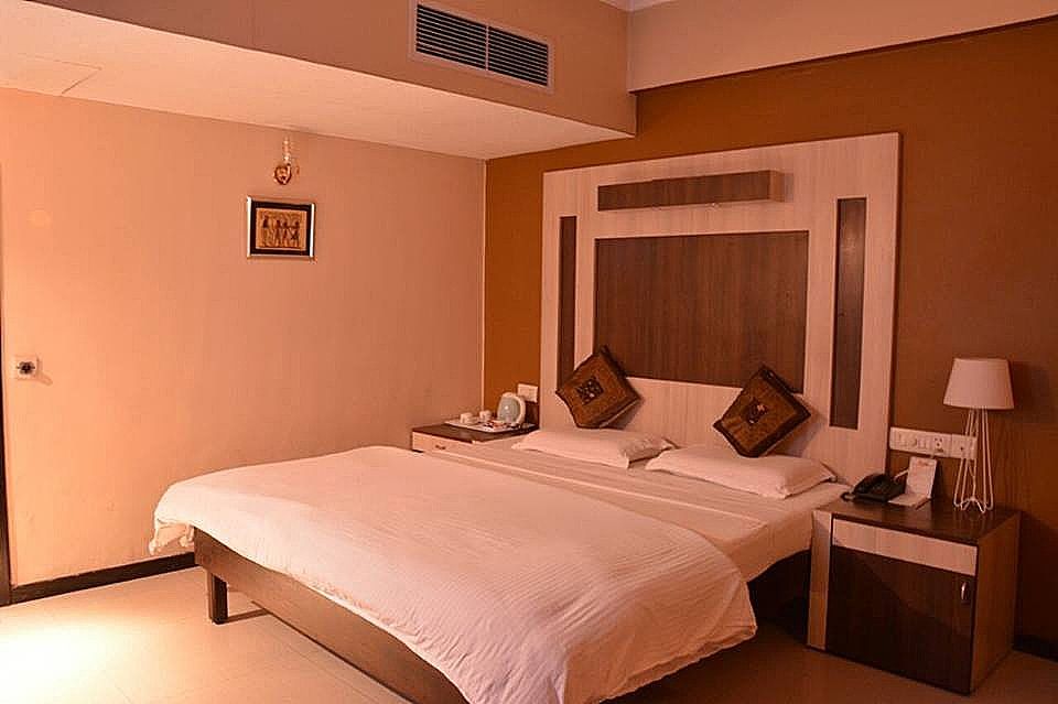 Hotel Maya International Deluxe Room 11