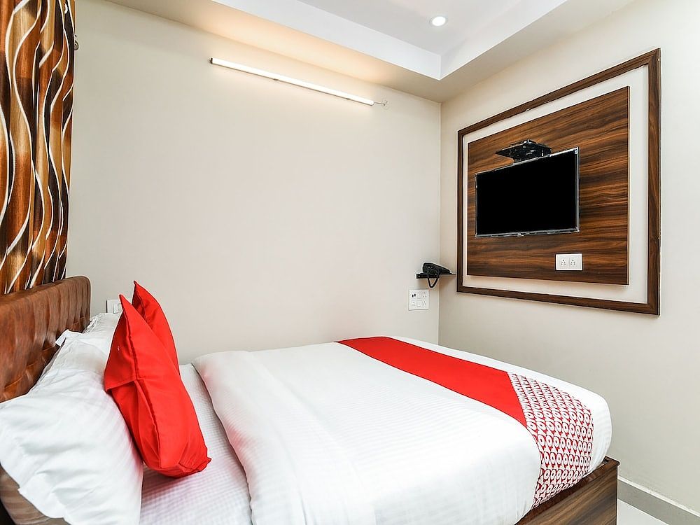 OYO 26559 Renuka Hotels Double or Twin Room 7