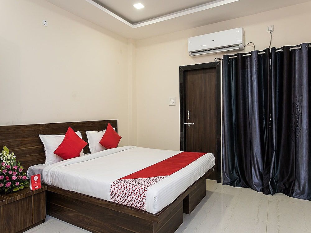 undefined OYO 15823 Hotel Richmond Inn 6