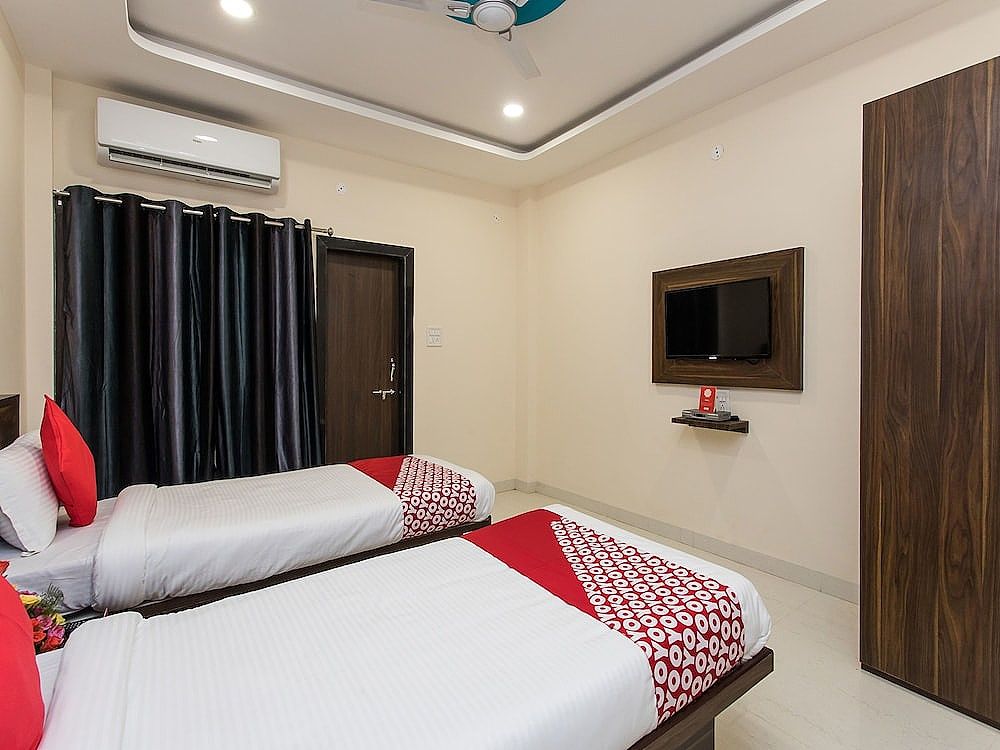 undefined OYO 15823 Hotel Richmond Inn 9