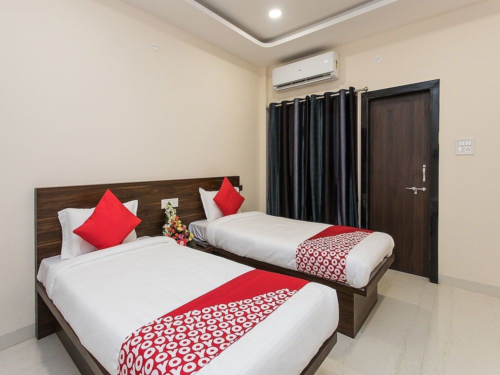 OYO 15823 Hotel Richmond Inn Double or Twin Room 5