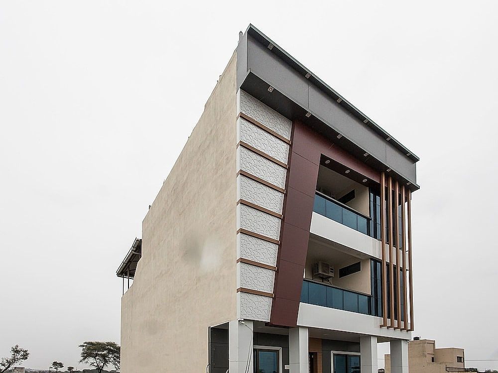 undefined OYO 15823 Hotel Richmond Inn 2