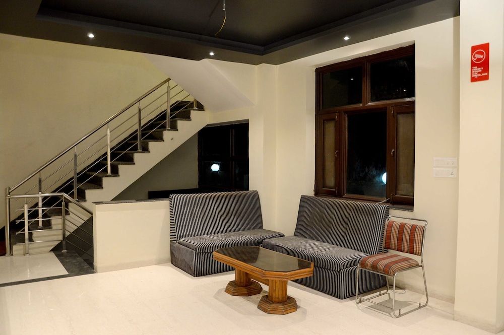 undefined OYO 4107 Hotel Aroma Inn 4