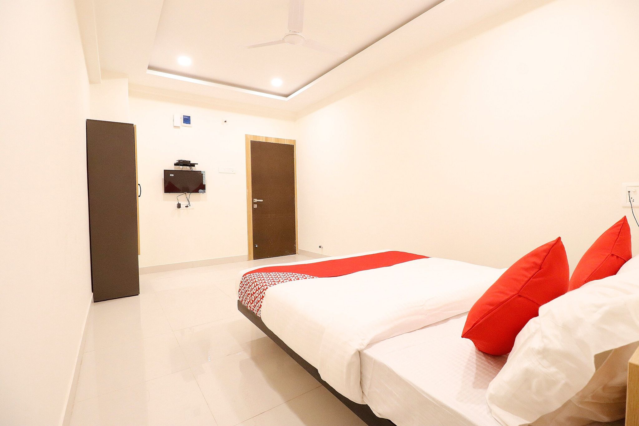 undefined Super Collection O 7 Treat Near Amanora Mall 4