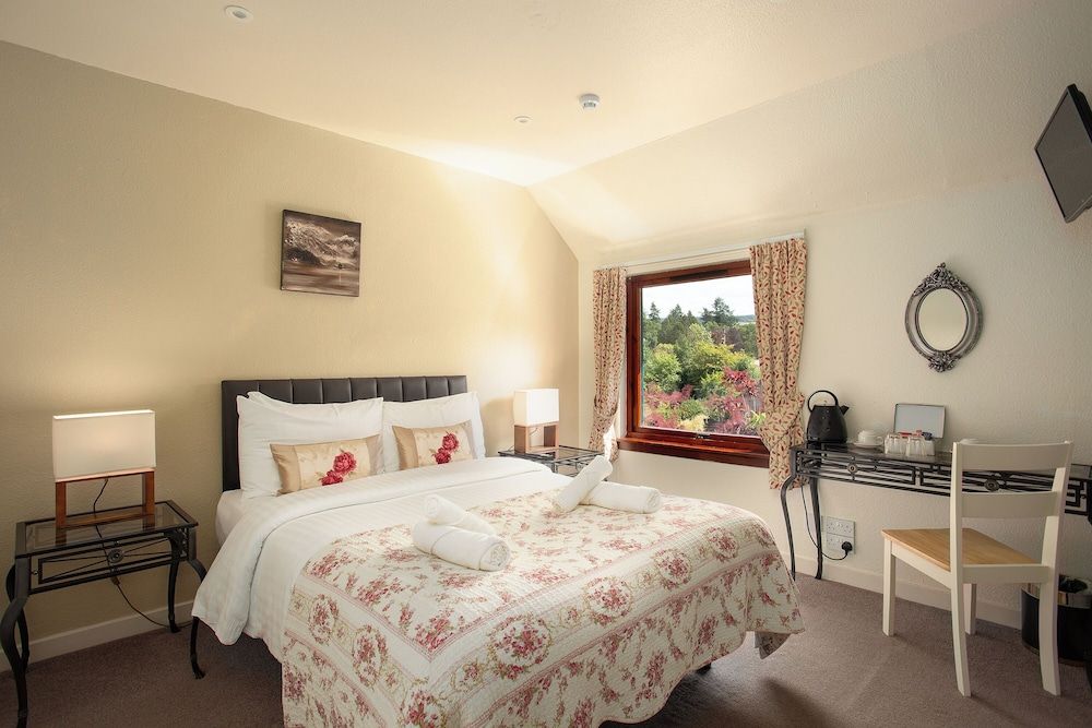 Rosemount Hotel Standard Double Room (No pets) 2