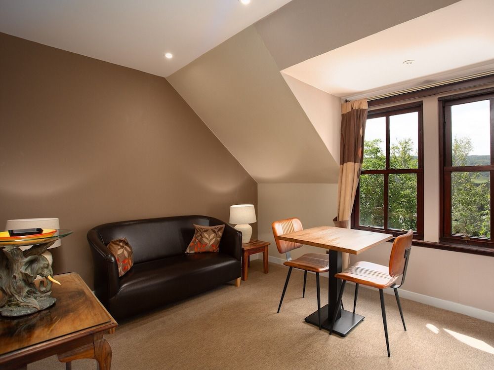 Rosemount Hotel Junior Suite 4