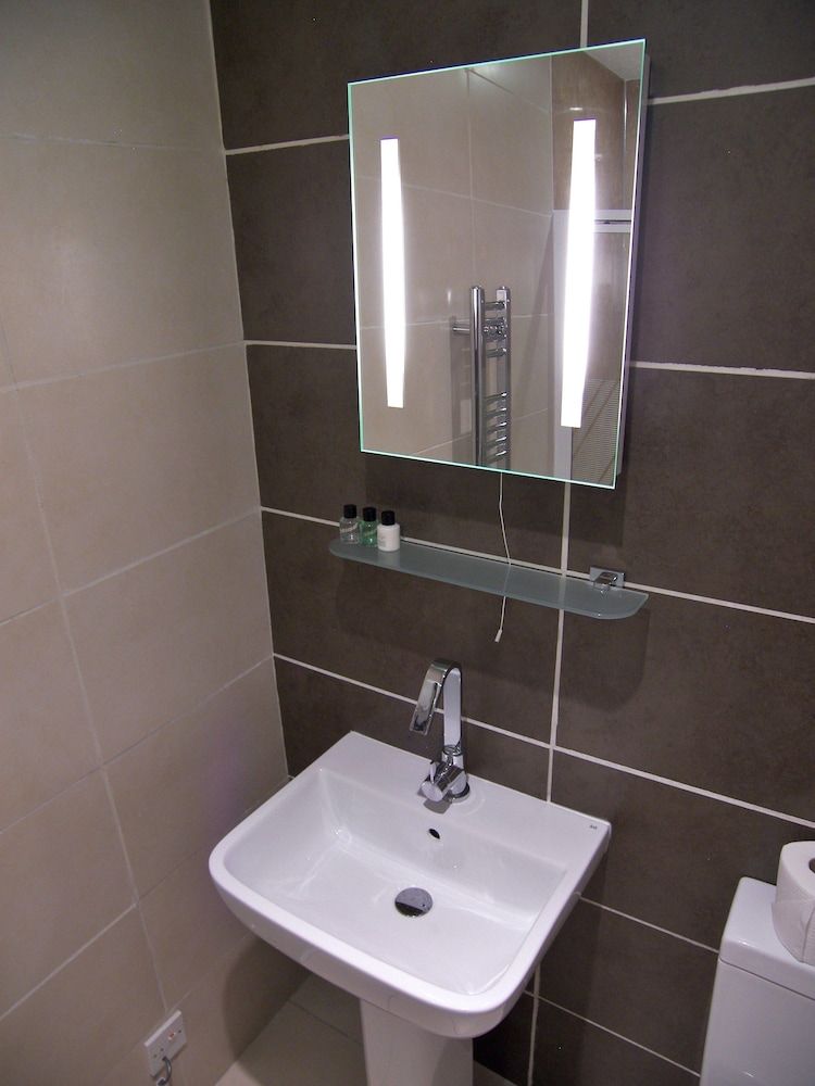 Rosemount Hotel Standard Double Room (No pets) 4