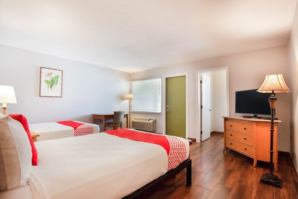 OYO Waterfront Hotel - Cape Coral/Fort Myers, FL Room, 2 Queen Beds